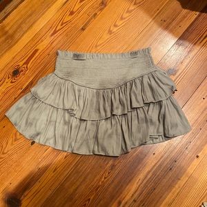 ee:some tiered short skirt in army green